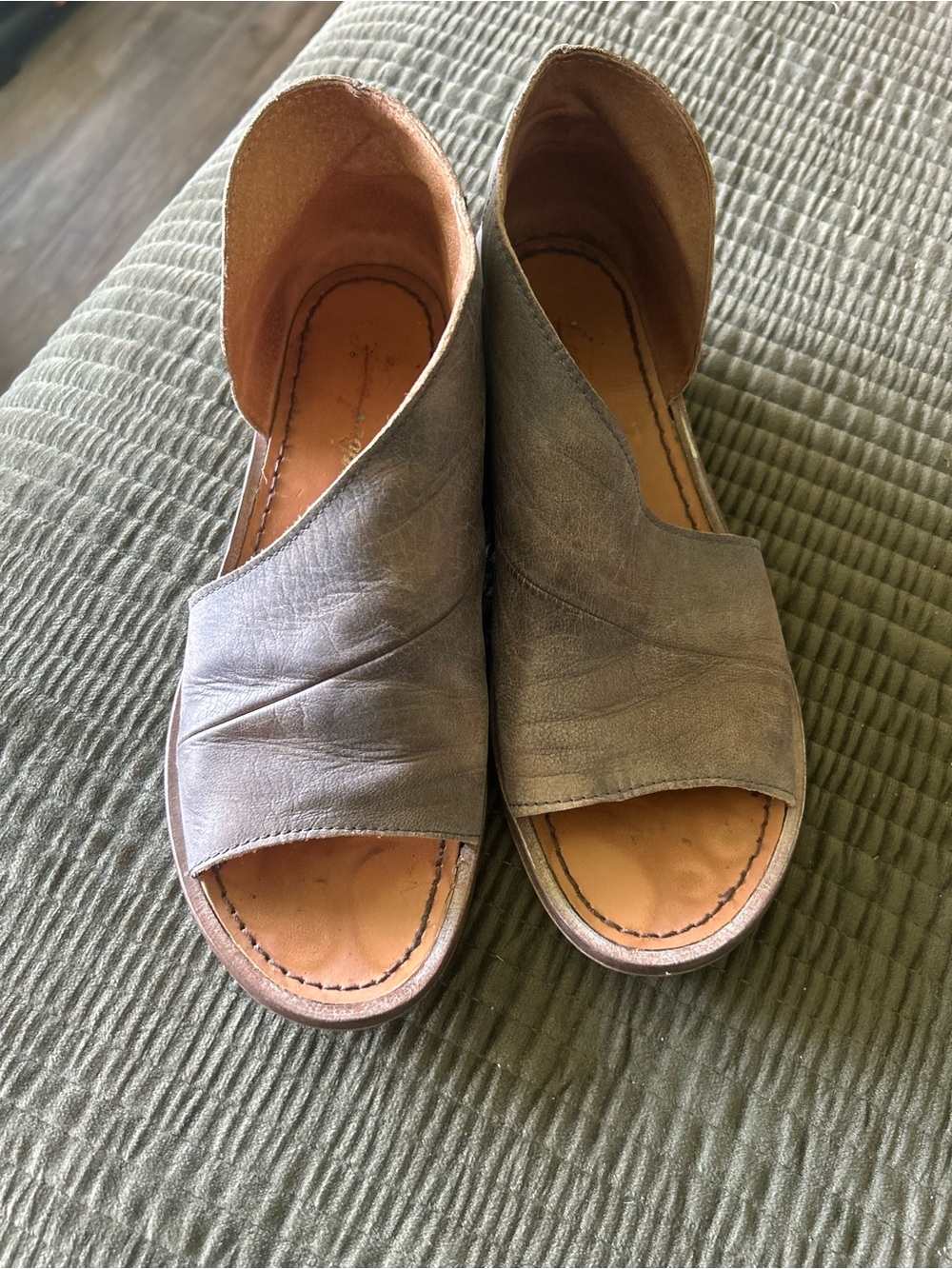 Free People Gray leather front royal open toe flats